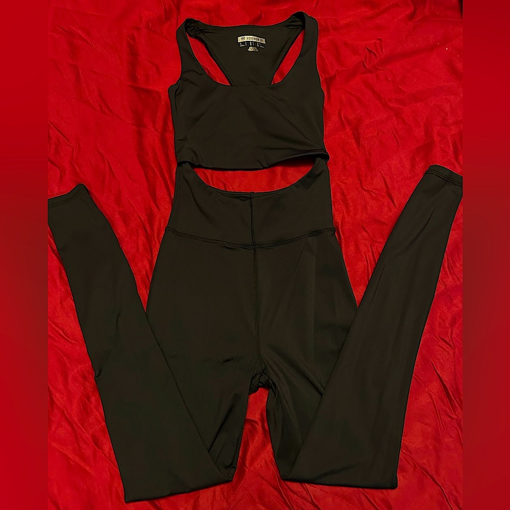 Forever 21 Black cut-out Stretchy Bodysuit Size Small Gym wear Activewear NWOT - Picture 1 of 3